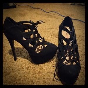 Platform lace up pumps